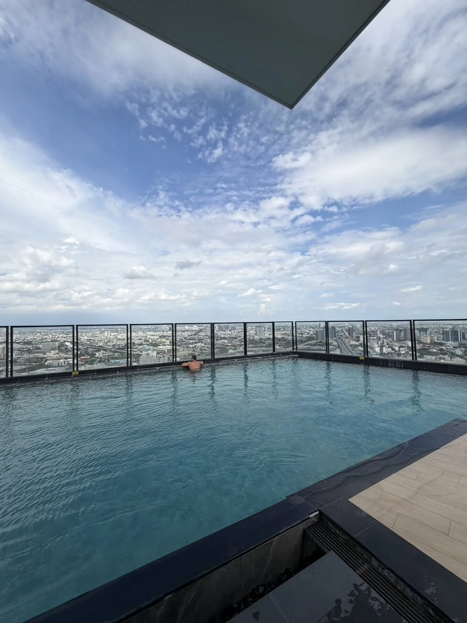 1 Bedroom condo in Landmark @MRTA Station