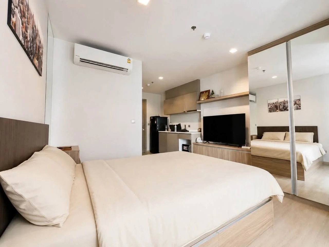 Studio condo in Life Asoke-Rama 9