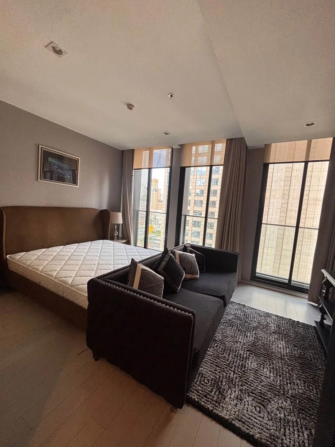 Studio condo in Noble Ploenchit