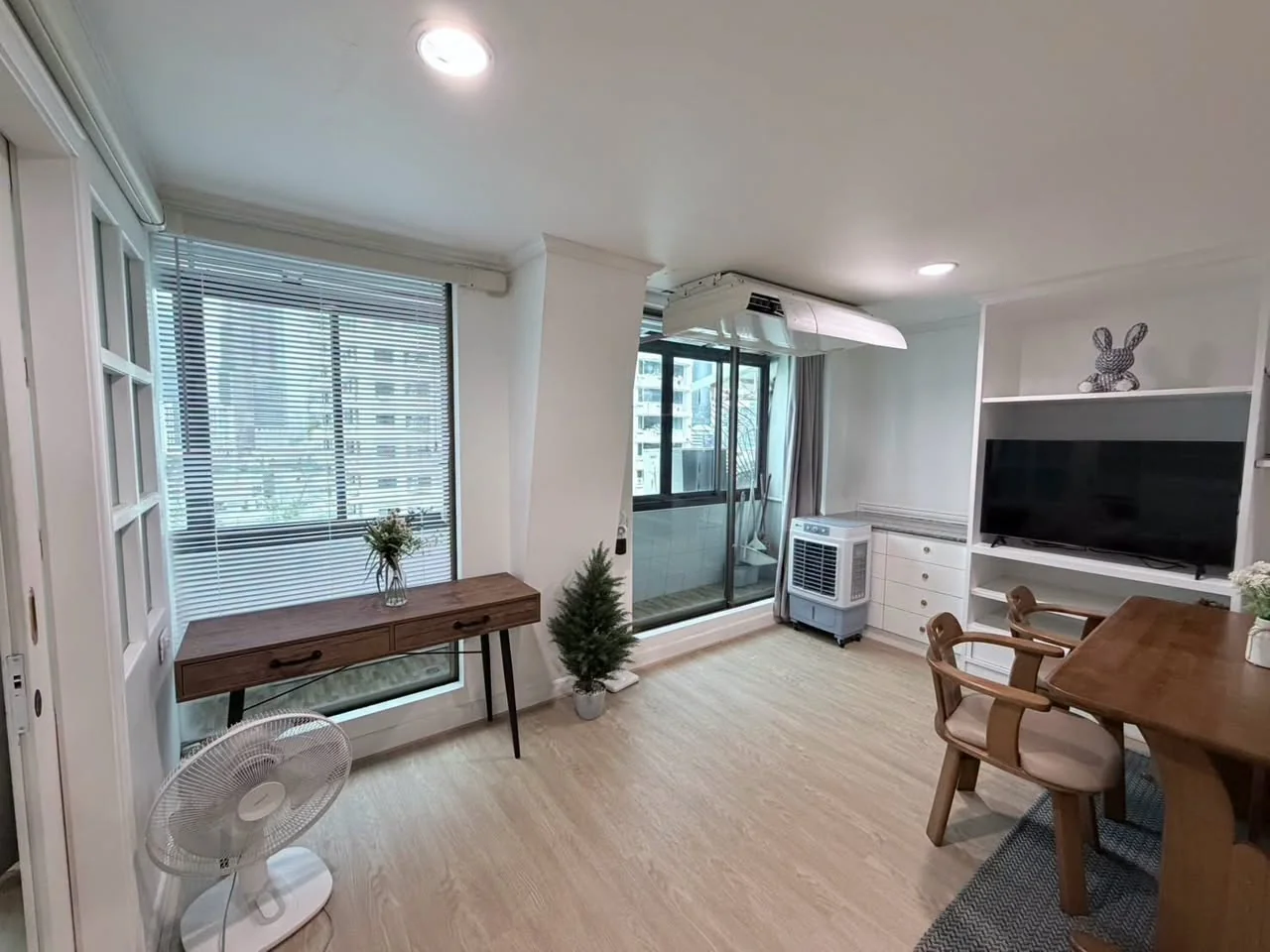 2 Bedroom condo in Diamond Tower