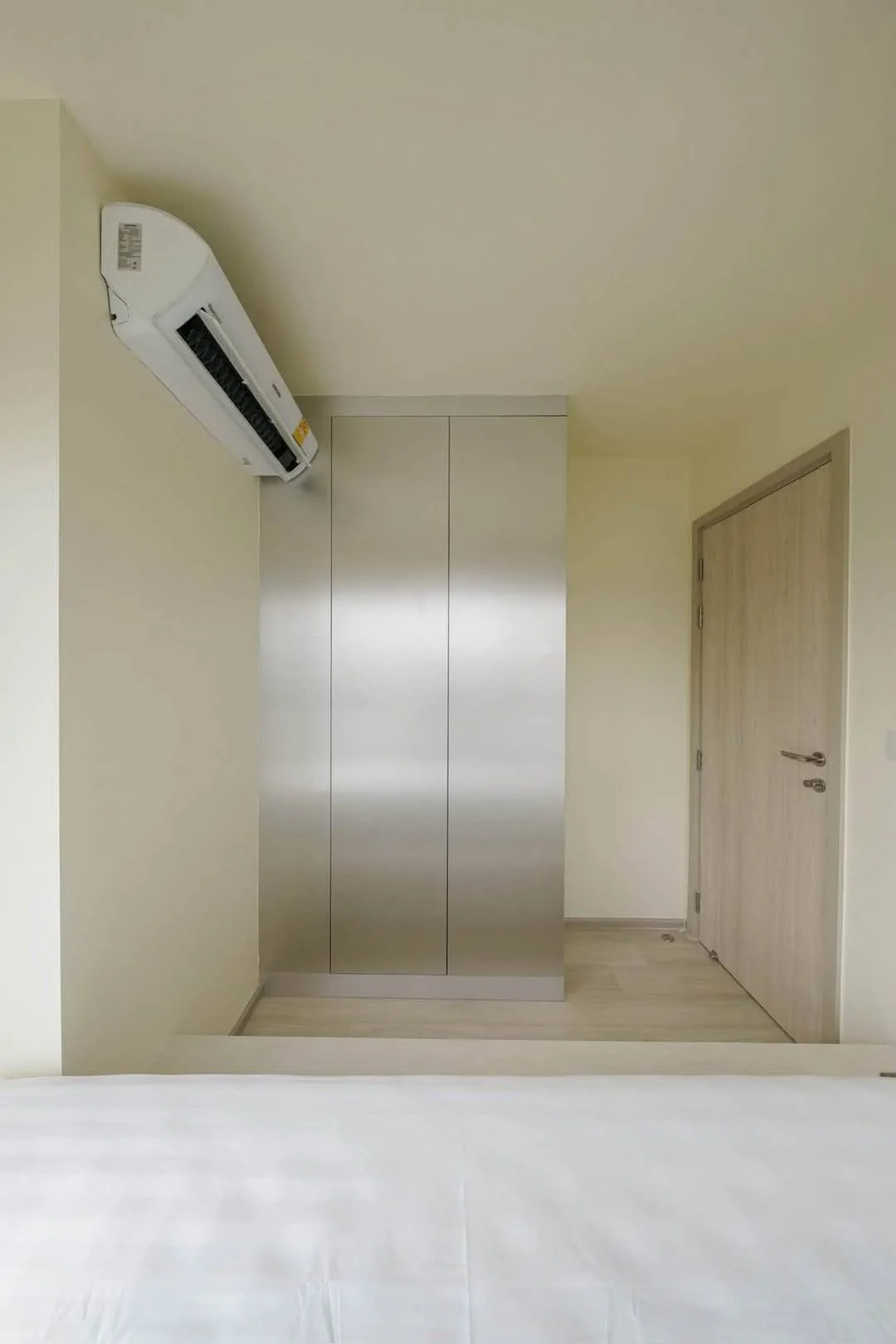 2 Bedroom condo in Life One Wireless