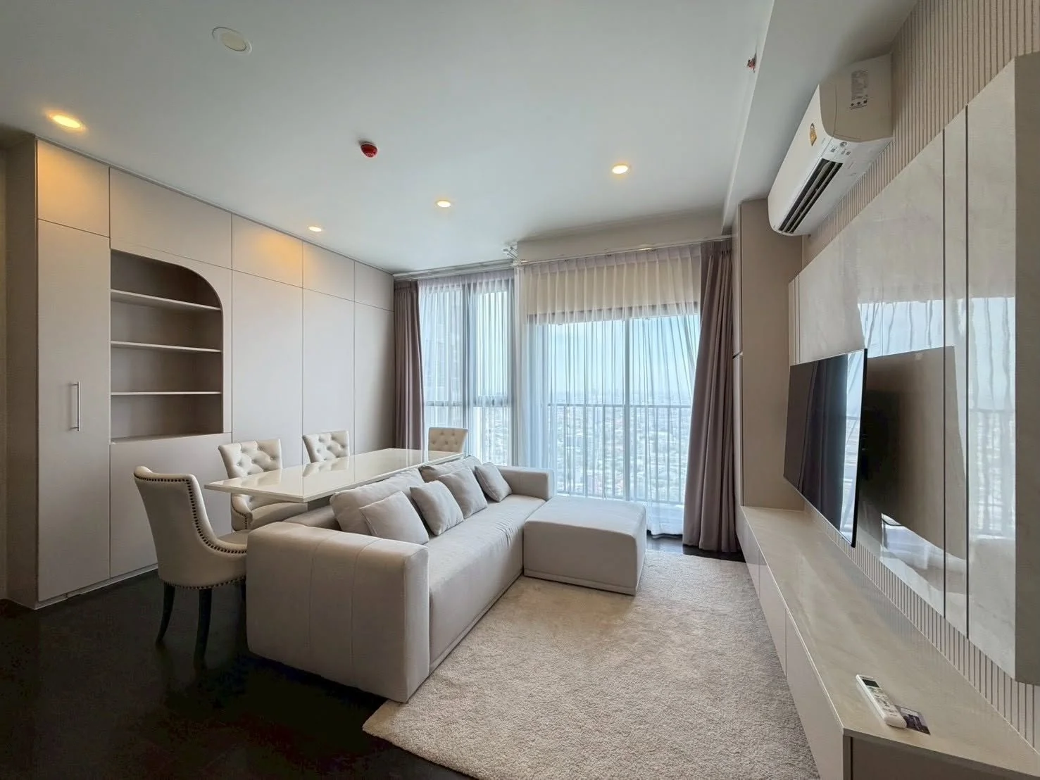 2 Bedroom condo in Park Origin Thonglor