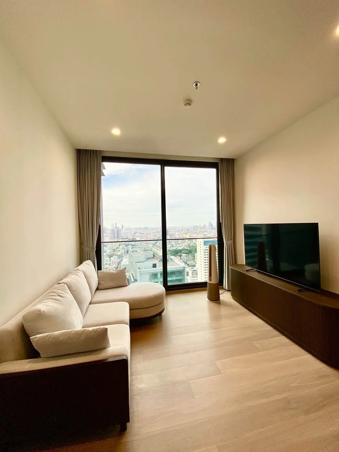 1 Bedroom condo in Anil Sathorn 12