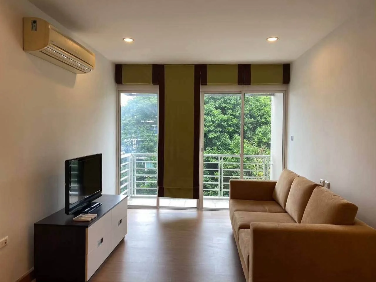 2 Bedroom condo in Bridge Phaholyothin 37
