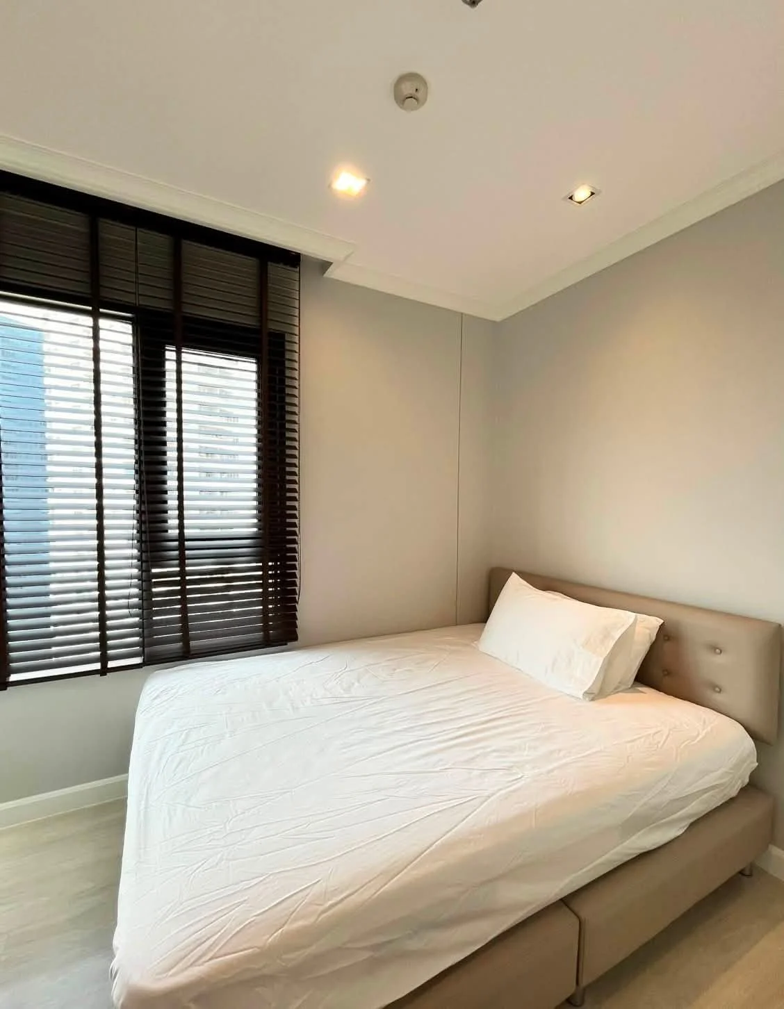 2 Bedroom condo in Life One Wireless