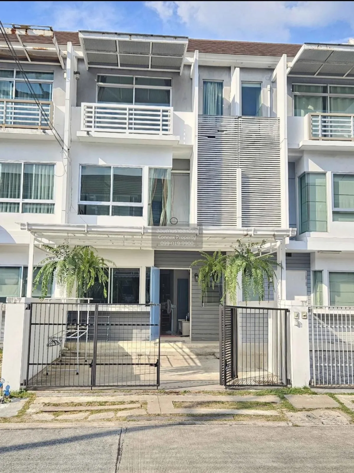 3 Bedroom condo in Baan Mai Rama 9 - Srinakarin