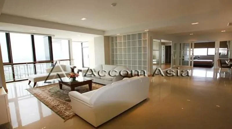 3 Bedroom condo in Baan Yen Akard