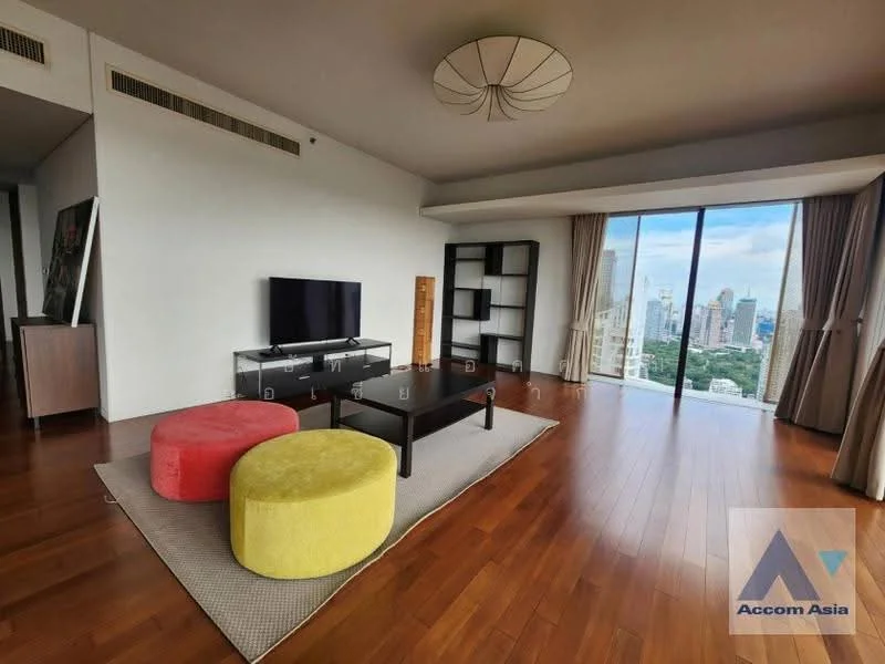 3 Bedroom condo in Hansar Rajdamri