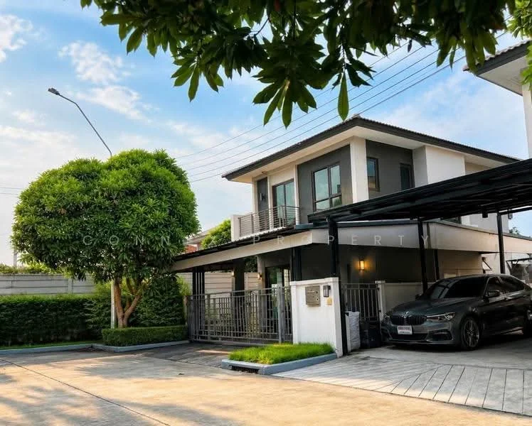 4 Bedroom condo in Centro Ramindra-Chatuchot