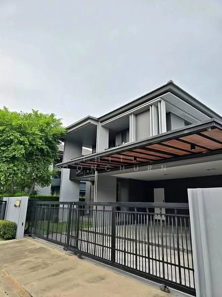 3 Bedroom condo in Setthasiri-Krungthep Kreetha 2