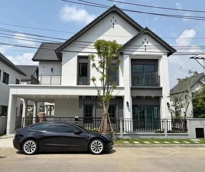4 Bedroom condo in Centro Bangna
