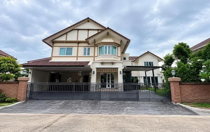 4 Bedroom condo in Laddarom Chaiyaphruk-Chaengwattana