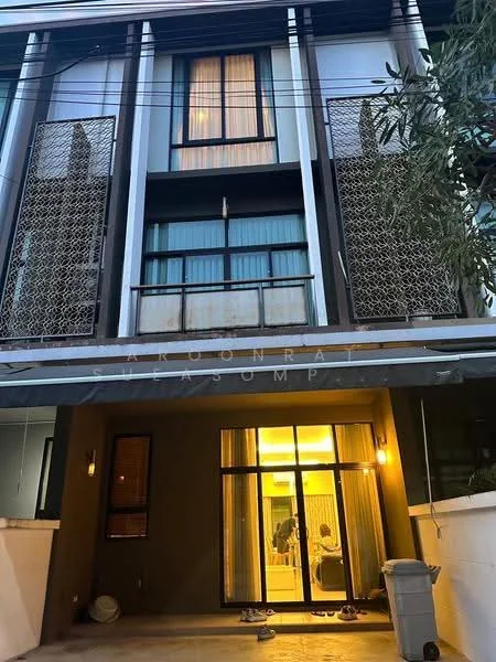 3 Bedroom condo in Flora Wongsawang