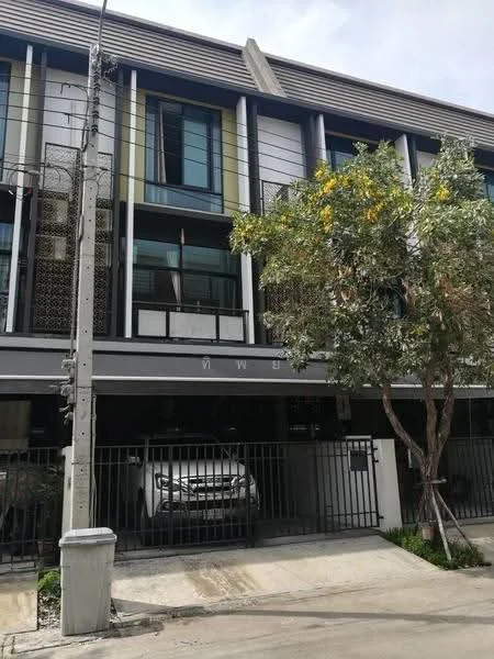 3 Bedroom condo in Flora Wongsawang