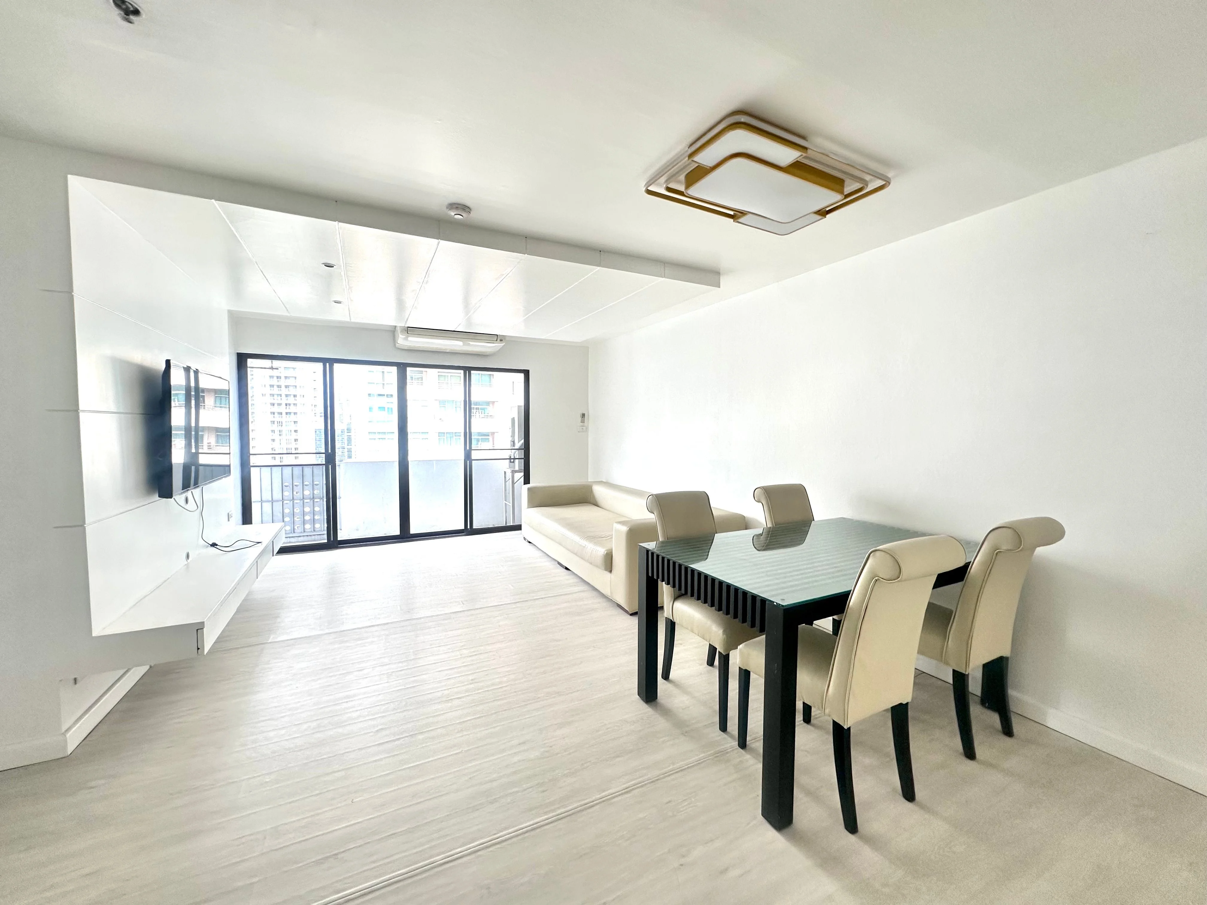 2 Bedroom condo in The Royal Place 2