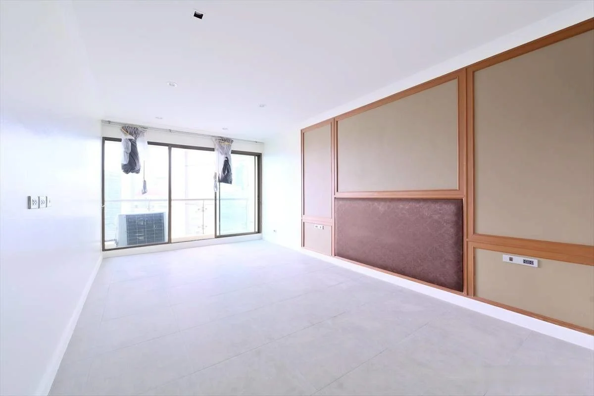 2 Bedroom condo in The Lakes