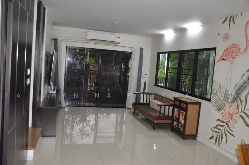 5 Bedroom condo in Atoll Wongwaen-Lamlukka