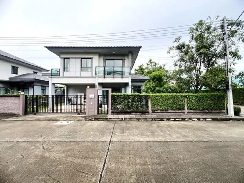 4 Bedroom condo in Passorn Donmuang - Dhupatemee
