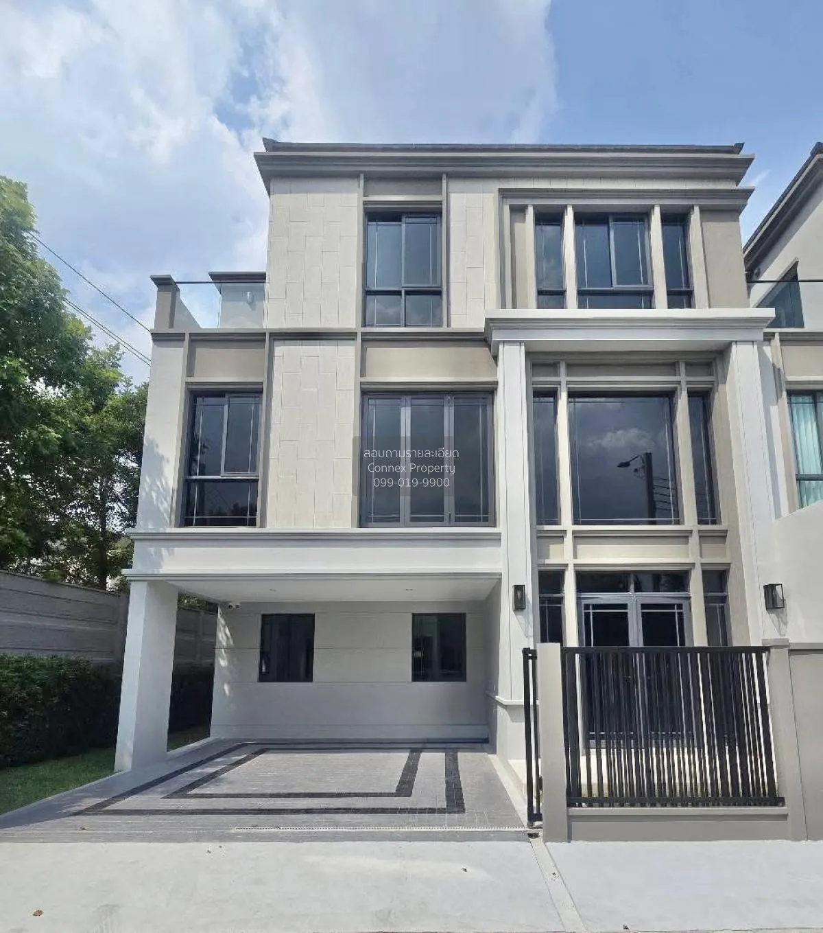 3 Bedroom condo in Baan Klang Muang Classe Sukhumvit 77