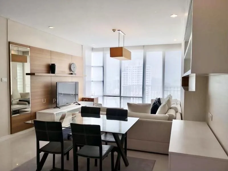 2 Bedroom condo in Fullerton Sukhumvit