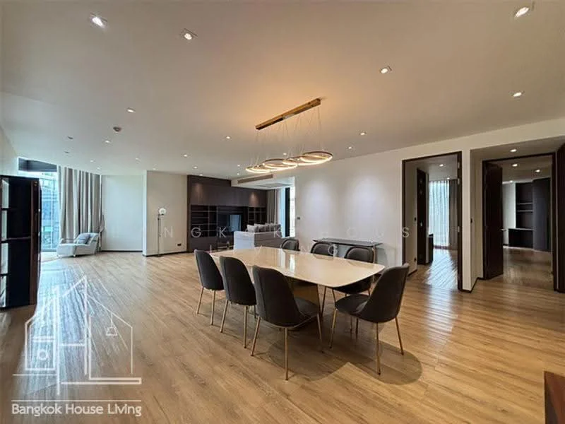 3 Bedroom condo in Raveevan Space