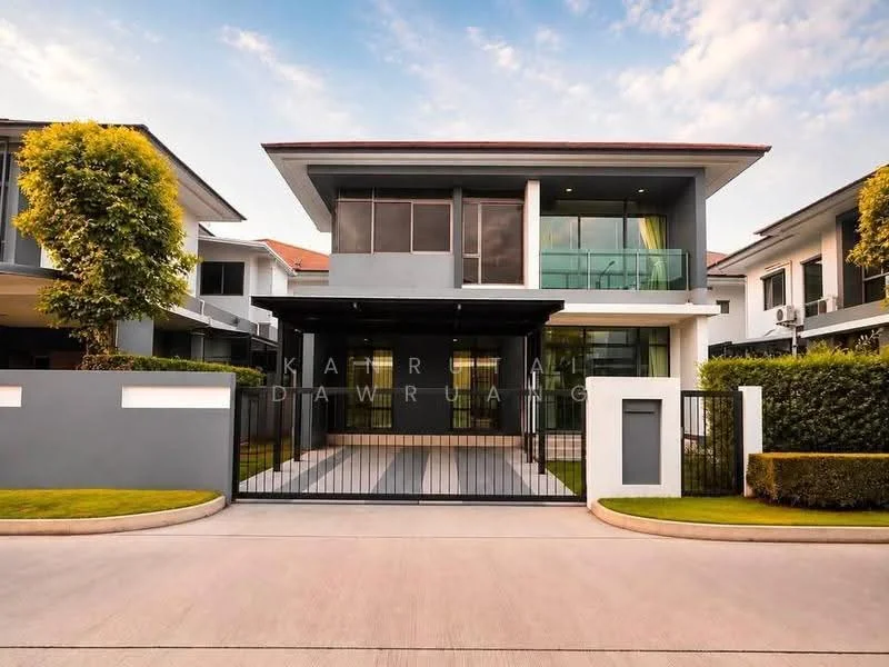 4 Bedroom condo in Setthasiri Krungthep Kreetha