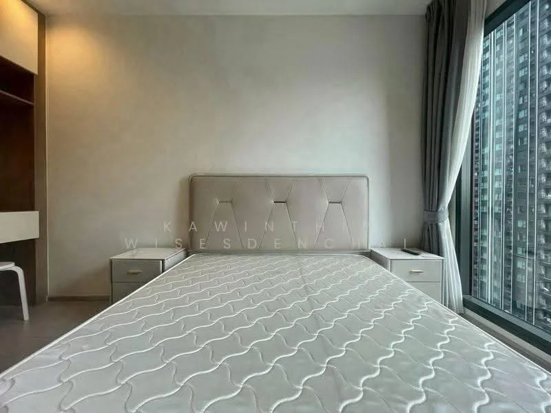 2 Bedroom condo in Life Asoke Hype