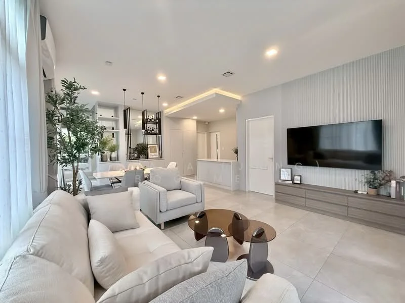 4 Bedroom condo in Mantana Bangna-Wongwaen
