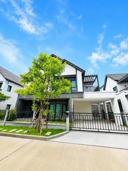 4 Bedroom condo in Centro Bangna