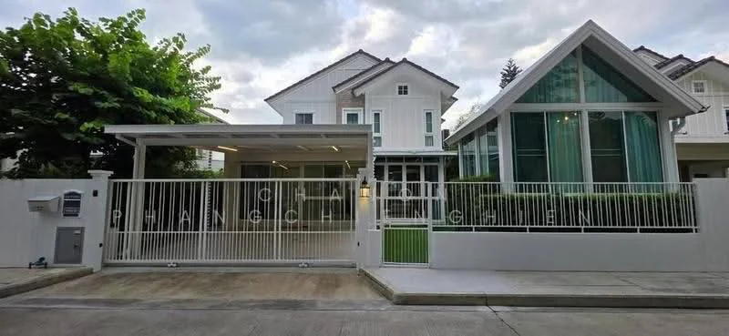 4 Bedroom condo in Villaggio 2 Srinakarin-Bangna