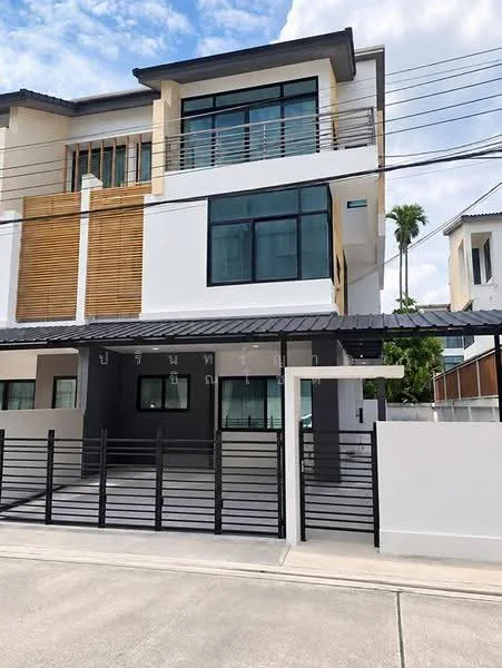 5 Bedroom condo in Viridian Ratchapruek