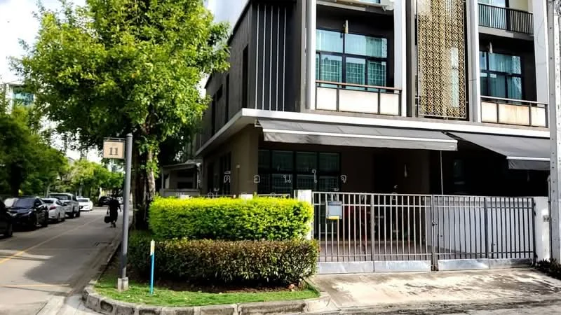 3 Bedroom condo in Flora Wongsawang
