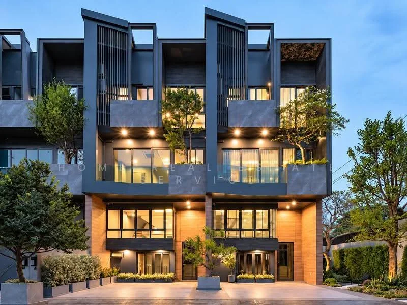 3 Bedroom condo in The Eight Chatuchak-Ratchada