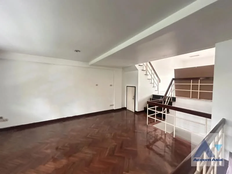 4 Bedroom condo in Regent 71 Place
