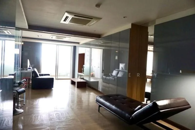 1 Bedroom condo in Modern Town