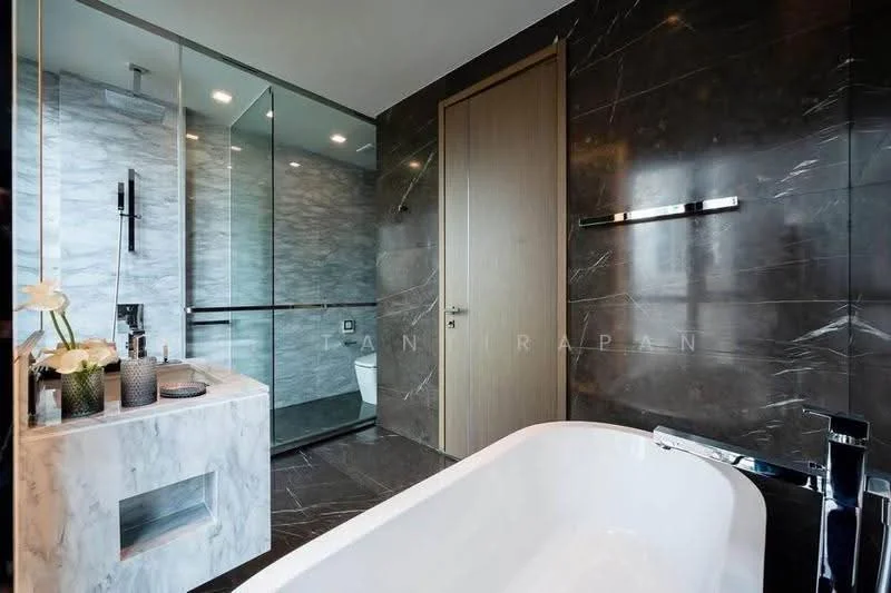 2 Bedroom condo in The Monument Thonglor