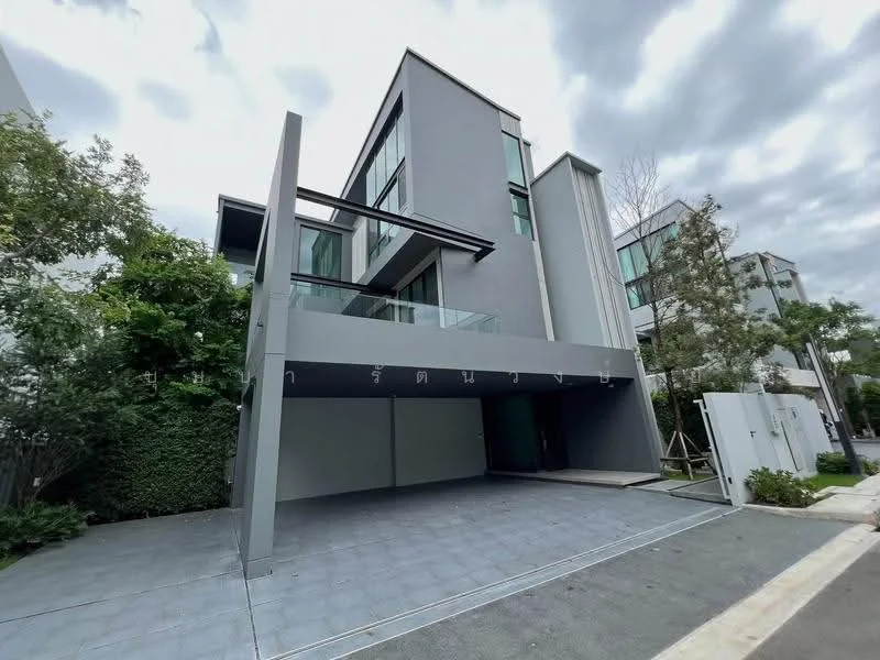 4 Bedroom condo in VIVE Krungthep Kreetha