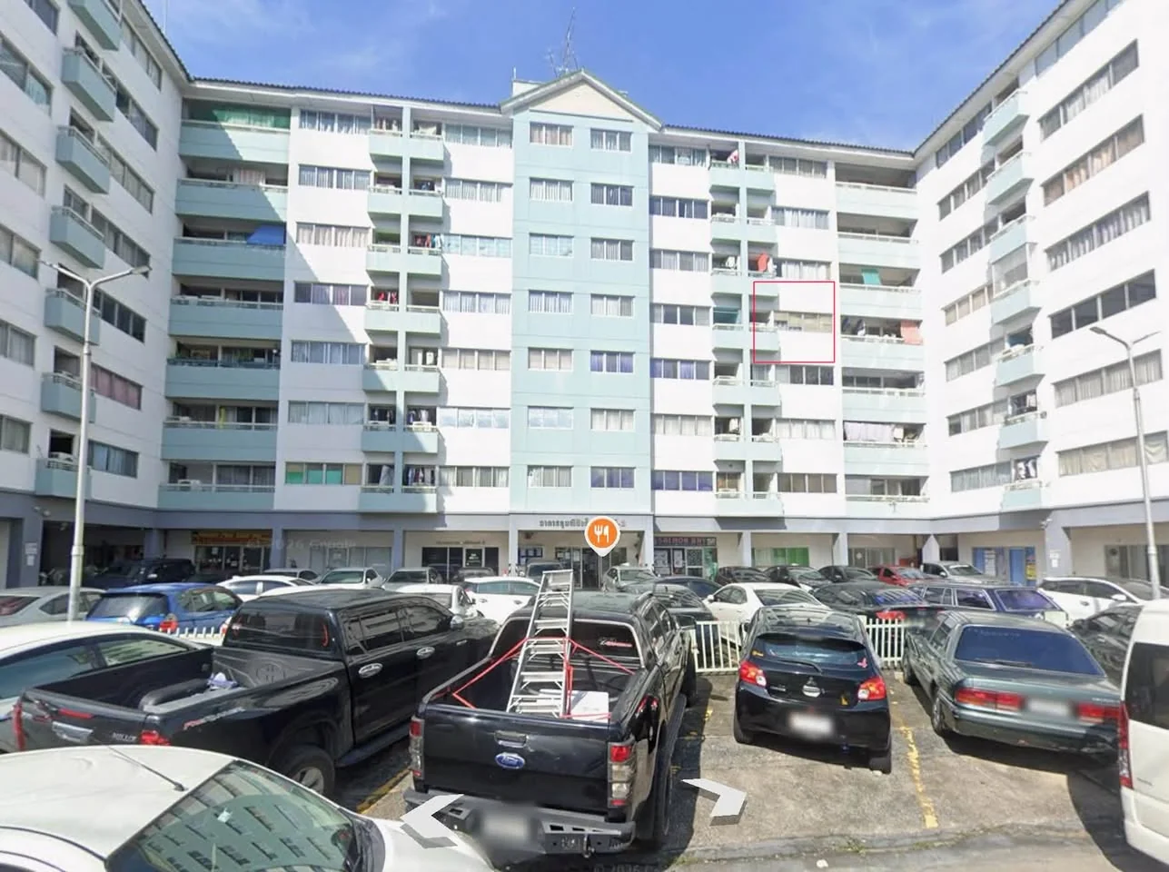 Studio condo in Lumpini Center Happyland