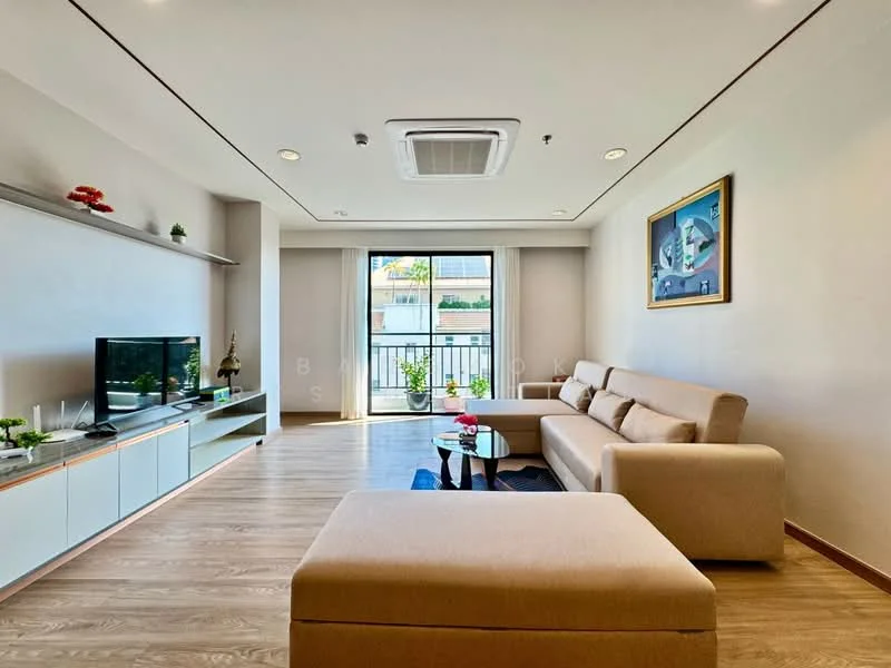 2 Bedroom condo in Sathorn 111