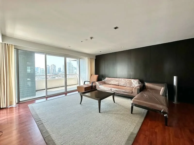 2 Bedroom condo in Park Thonglor Tower