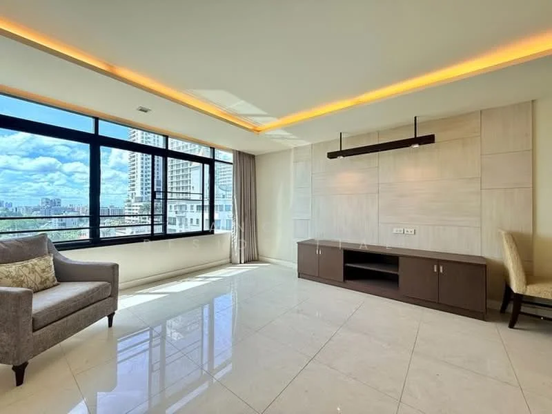 3 Bedroom condo in Rom Sai Residence