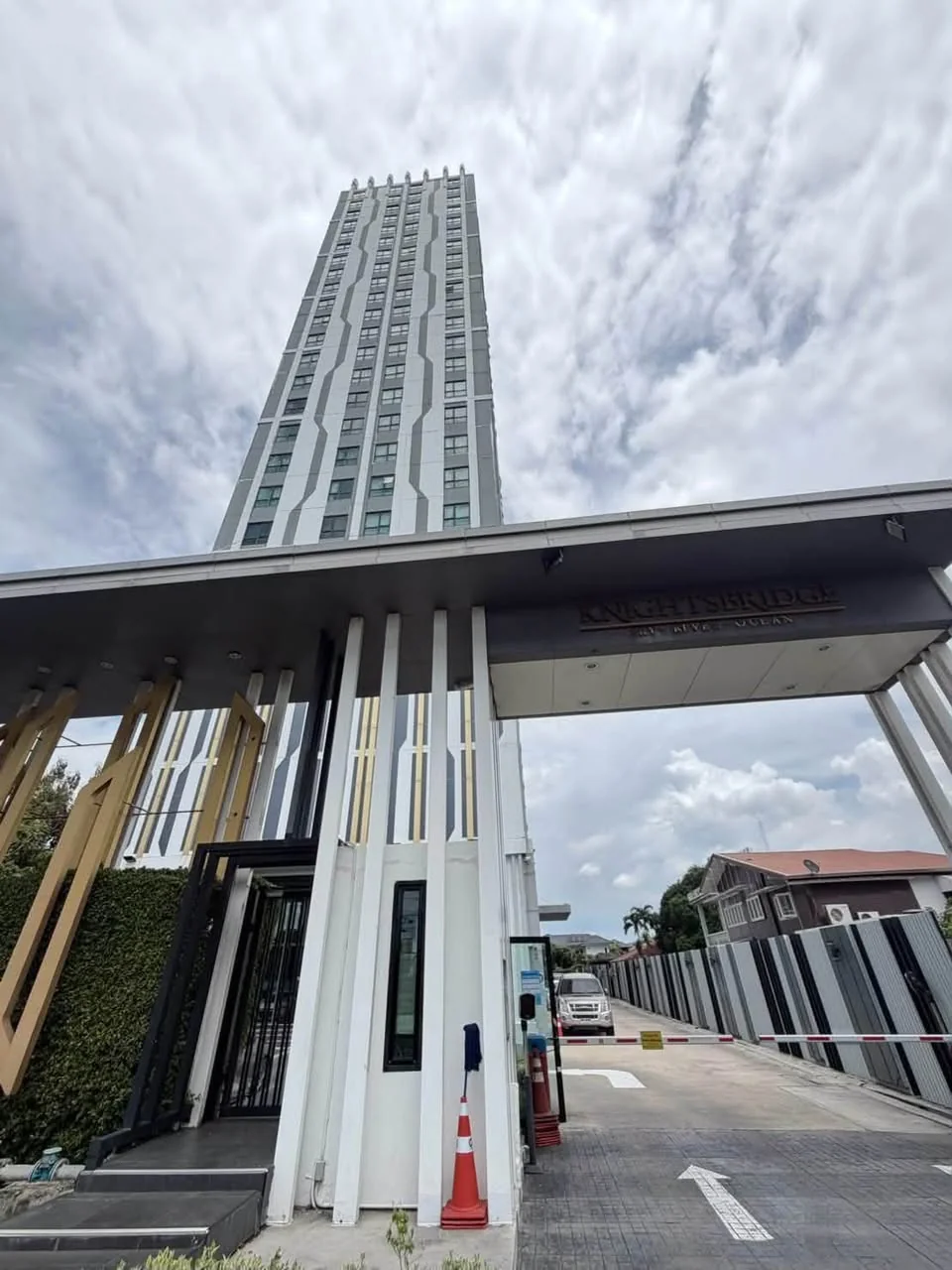 Studio condo in Knightsbridge Sky River Ocean