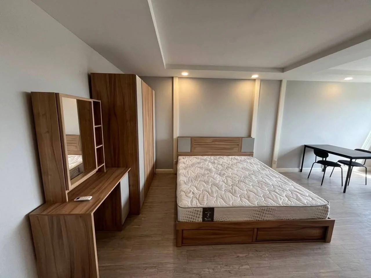 Studio condo in Motif Condo