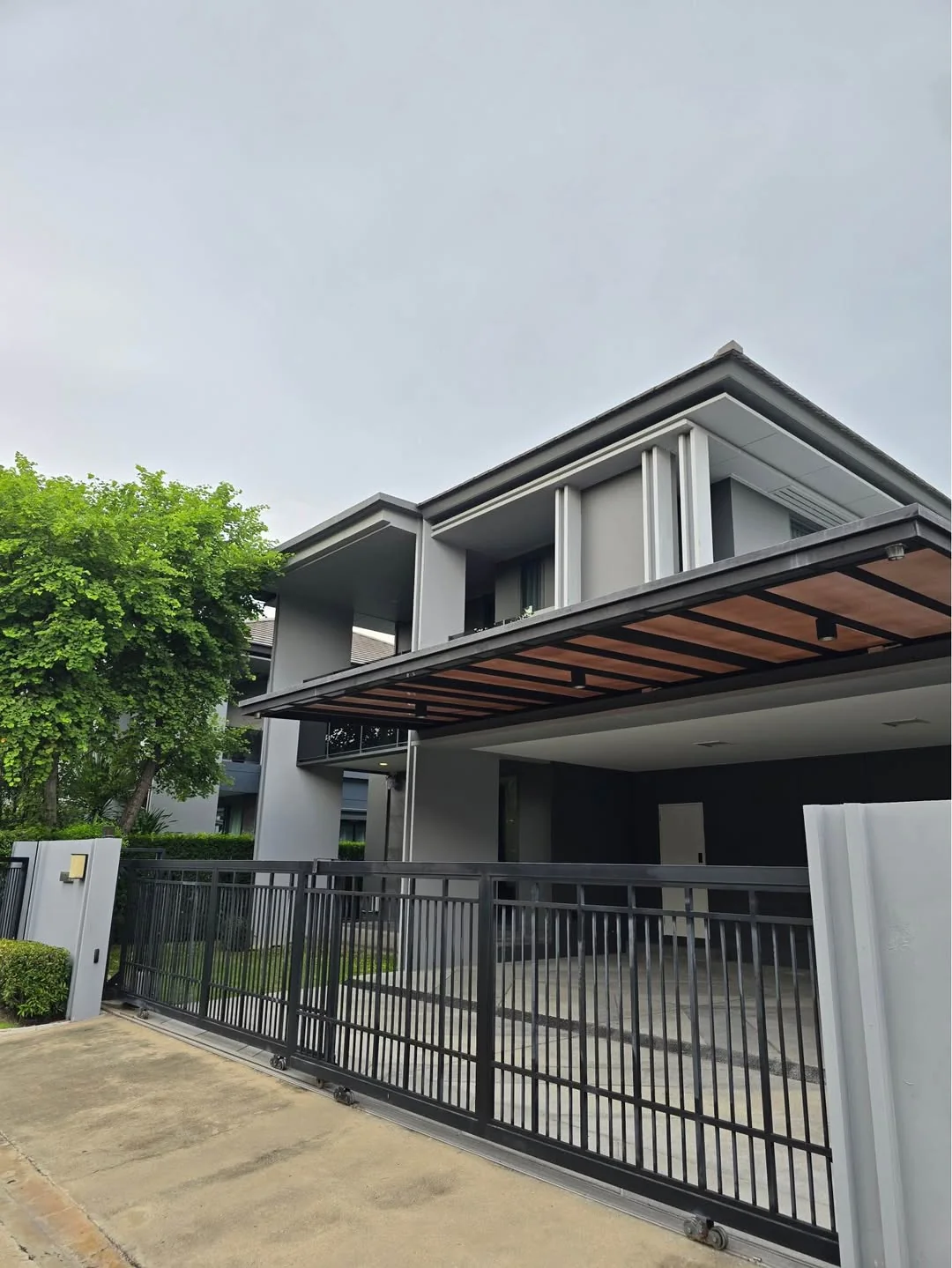 3 Bedroom condo in Setthasiri-Krungthep Kreetha 2