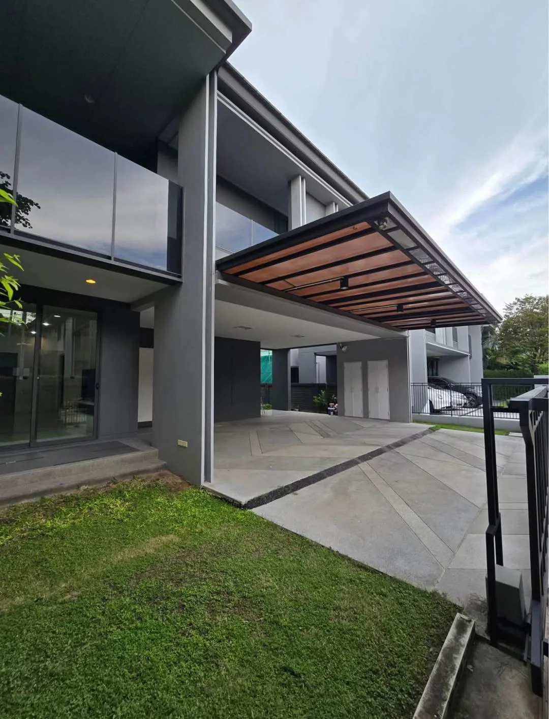 3 Bedroom condo in Setthasiri-Krungthep Kreetha 2