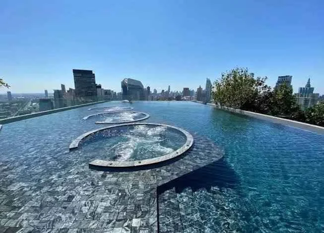 1 Bedroom condo in Life One Wireless