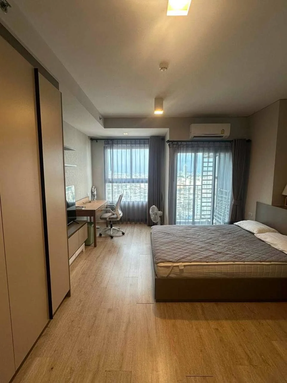 Studio condo in IDEO Sathorn-Wongwian Yai
