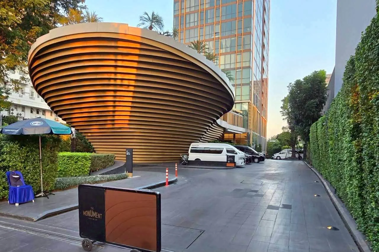2 Bedroom condo in The Monument Thonglor