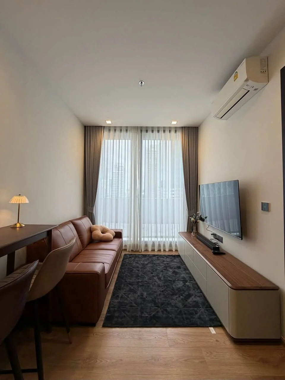 Studio condo in Noble Around Ari