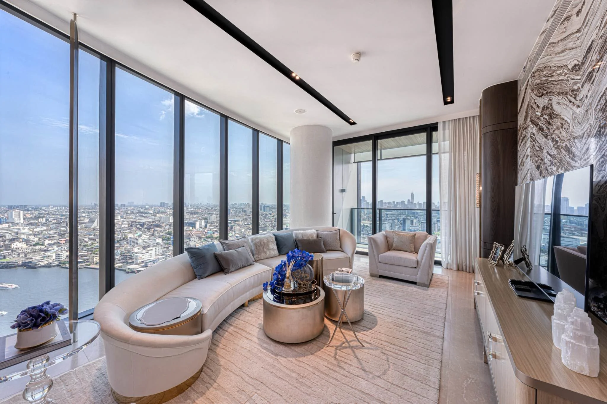 2 Bedroom condo in Banyan Tree Residences Riverside